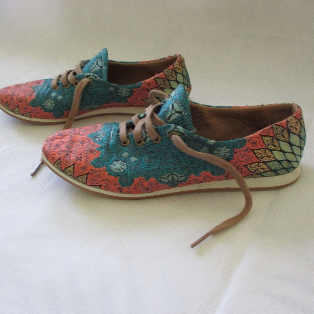 Very cute comfortable shoes - sz 5.5 - Excellent condition!